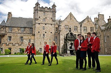 Як відправити дитину в британську школу