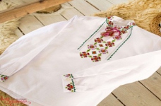 Дитячий вишитий одяг