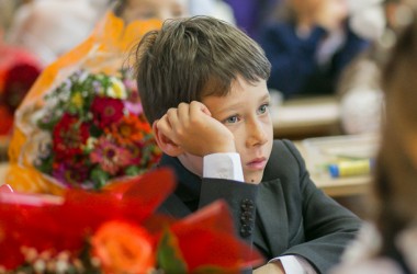 Чи варто депутатам і чиновникам відвідувати шкільні свята?