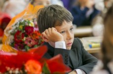 Чи варто депутатам і чиновникам відвідувати шкільні свята?