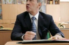 БЮТ: Черновецький має намір звільнити майже 10 тисяч учителів