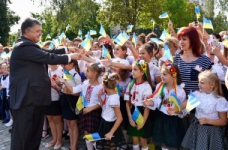 Порошенко пообіцяв 520 млн на перенавчання вчителів