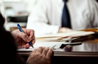 МОН: виші можуть працювати без печатки