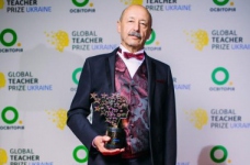 Фізик із Чернівців став найкращим учителем України