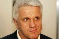 Литвин обіцяє вчителям статус державних службовців