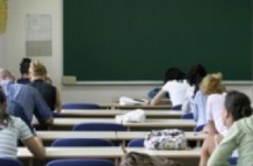 Парламент Криму подасть позов на Вакарчука за мову тестів