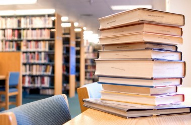 За кошти бюджету надрукують три підручники для профосвіти