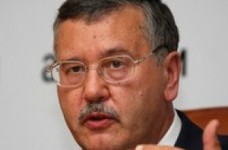 Гриценко: суспільство підтримує повернення до 10-ти річної системи навчання