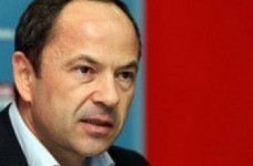 Тигіпко незадоволений скороченням пунктів тестування