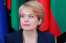 Міністр попросила не затягувати з розподілом коштів