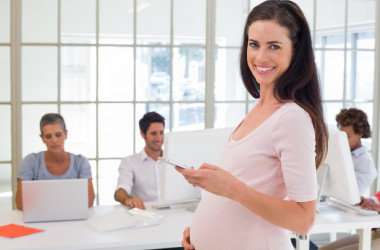 Допомога по вагітності: виплати та нарахування