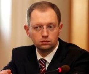 Яценюк: Україна не може калькувати освітні системи інших країн