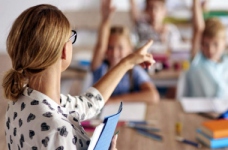 Роботу вихователя групи подовженого дня оплачує держава