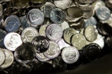 Зарплати у школах зростуть на 9%, у вишах - на 20%