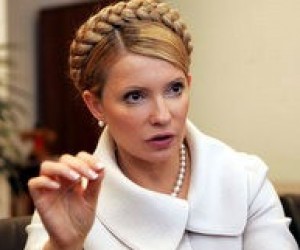 Тимошенко обіцяє виплатити надбавки освітянам