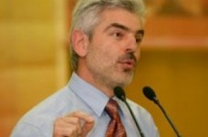 В. Матчук: Уряд обіцяє надбавки вчителям, яким завтра нікуди буде йти на роботу