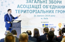 Гройсман: децентралізація дала імпульс розвитку шкіл