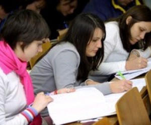 Вузи не піднімають прохідний бал, щоб не відлякувати "контрактників"