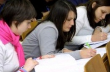 Вузи не піднімають прохідний бал, щоб не відлякувати "контрактників"