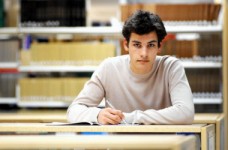 «КРОК» пропонує обрати менеджера зі вступу