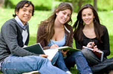 Освіта за кордоном: обираємо країну, виш, професію