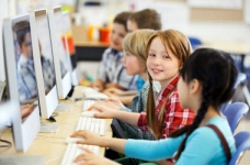 Уряд придбає комп'ютери школам, у яких їх немає
