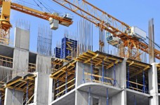 В Україні непропорційно будують житло і школи