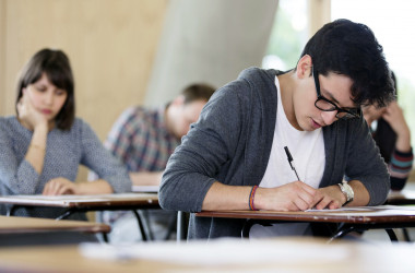 Випускники шкіл не володіють мовною вправністю, - експерти