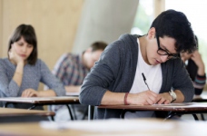 Випускники шкіл не володіють мовною вправністю, - експерти