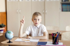 Як шкільна парта впливає на здоров’я та успішність дітей