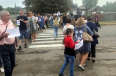 На Харківщині учителі протестували проти закриття шкіл