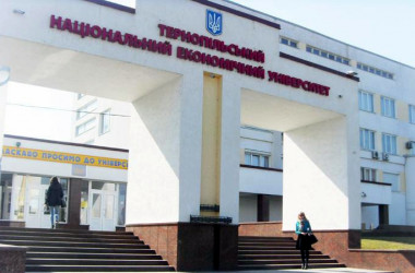 Ректор ТНЕУ отримав травми у результаті вибуху