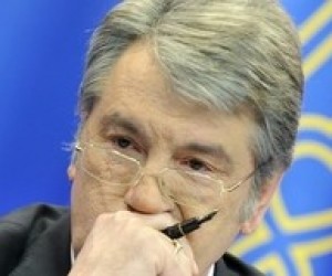 Ющенко радить Януковичу не згортати реформ в освіті
