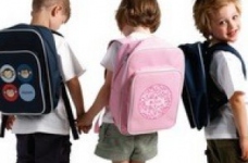 В каком возрасте идти в школу или портфель таки больше!