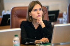 В ідеалі маємо перейти на контрактну роботу вчителів, - міністр