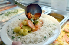 КМУ виділив 400 млн на обладнання шкільних їдалень