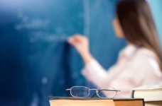 У Києві продовжать виплату надбавок вчителям