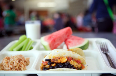 Чверть шкільних меню не відповідає нормам харчування