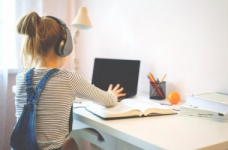 У Києві вивчать готовність учнів до онлайн навчання