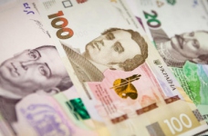 МОН рекомендує виплачувати освітянам середню зарплату