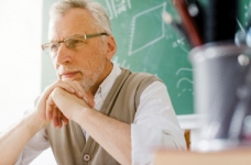 З усіма учителями-пенсіонерами розірвуть безстрокові договори