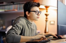 Половині старшокласників подобається навчання онлайн