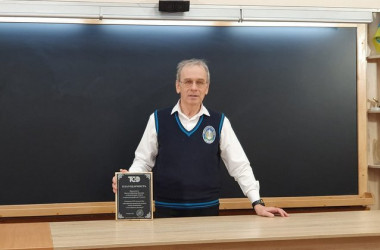 Учитель фізики з Одеси отримав срібну кнопку YouTube