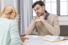 Опитування: учителі важливі, але їх не цінують