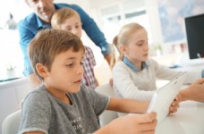 Українські школи перейдуть на електронні щоденники