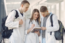 Іспити для студентів-медиків та інтернів відтерміновано