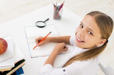 Як навчити дитину писати твори, складаючи історії