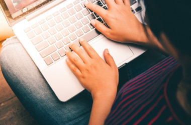 МОН закликає школярів продовжити онлайн навчання