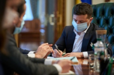 Маємо дбати про безпеку дітей на ЗНО, - Зеленський