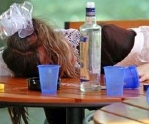 Рада відмовилася ввести кримінальну відповідальність за продаж алкоголю дітям